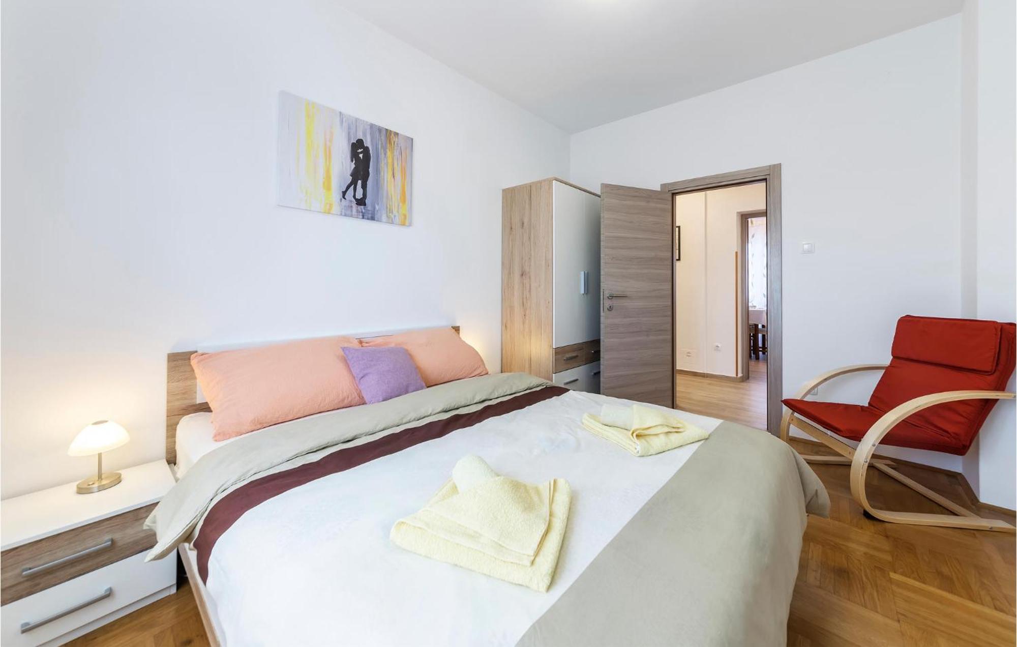 Apartament 3 Bedroom Awesome In Pula