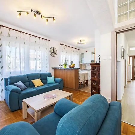 3 Bedroom Awesome Apartment In Pula Zewnętrze zdjęcie