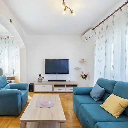 3 Bedroom Awesome Apartment In Pula Zewnętrze zdjęcie