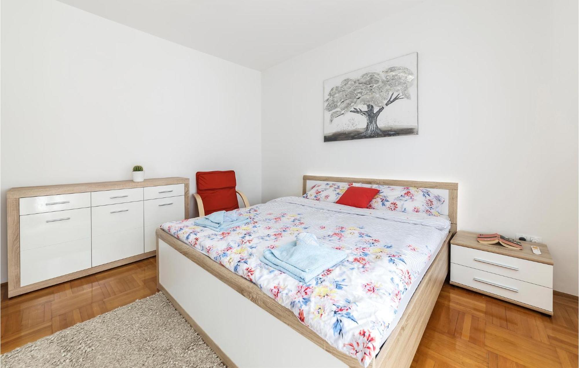 Apartment 3 Bedroom Awesome In Pula