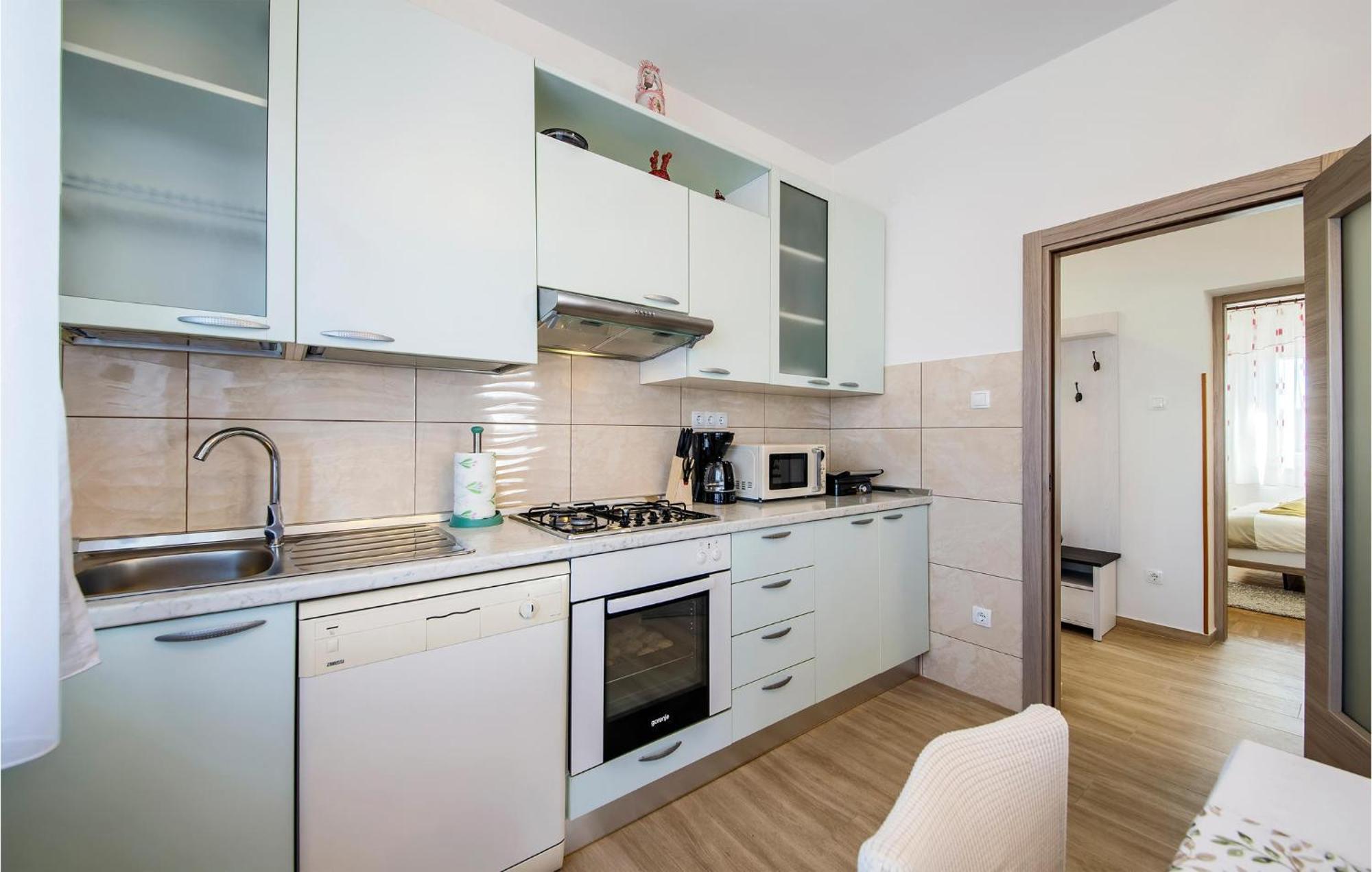 3 Bedroom Awesome In Pula