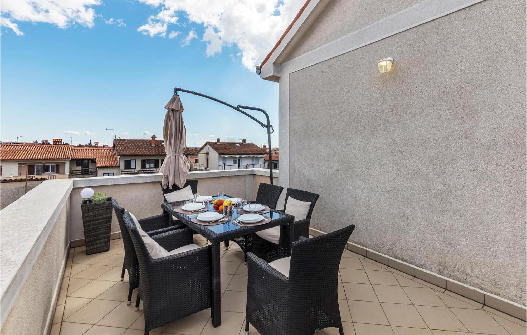 Apartment 3 Bedroom Awesome In *