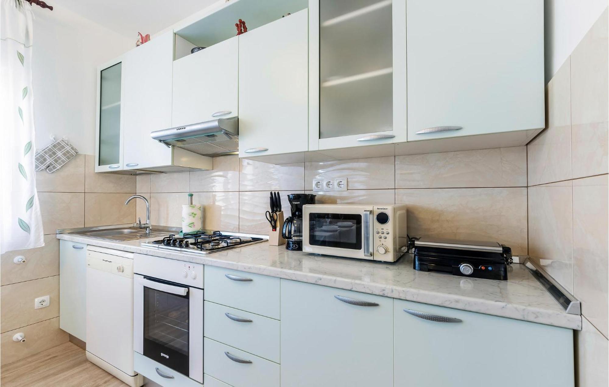 3 Bedroom Awesome In Apartment