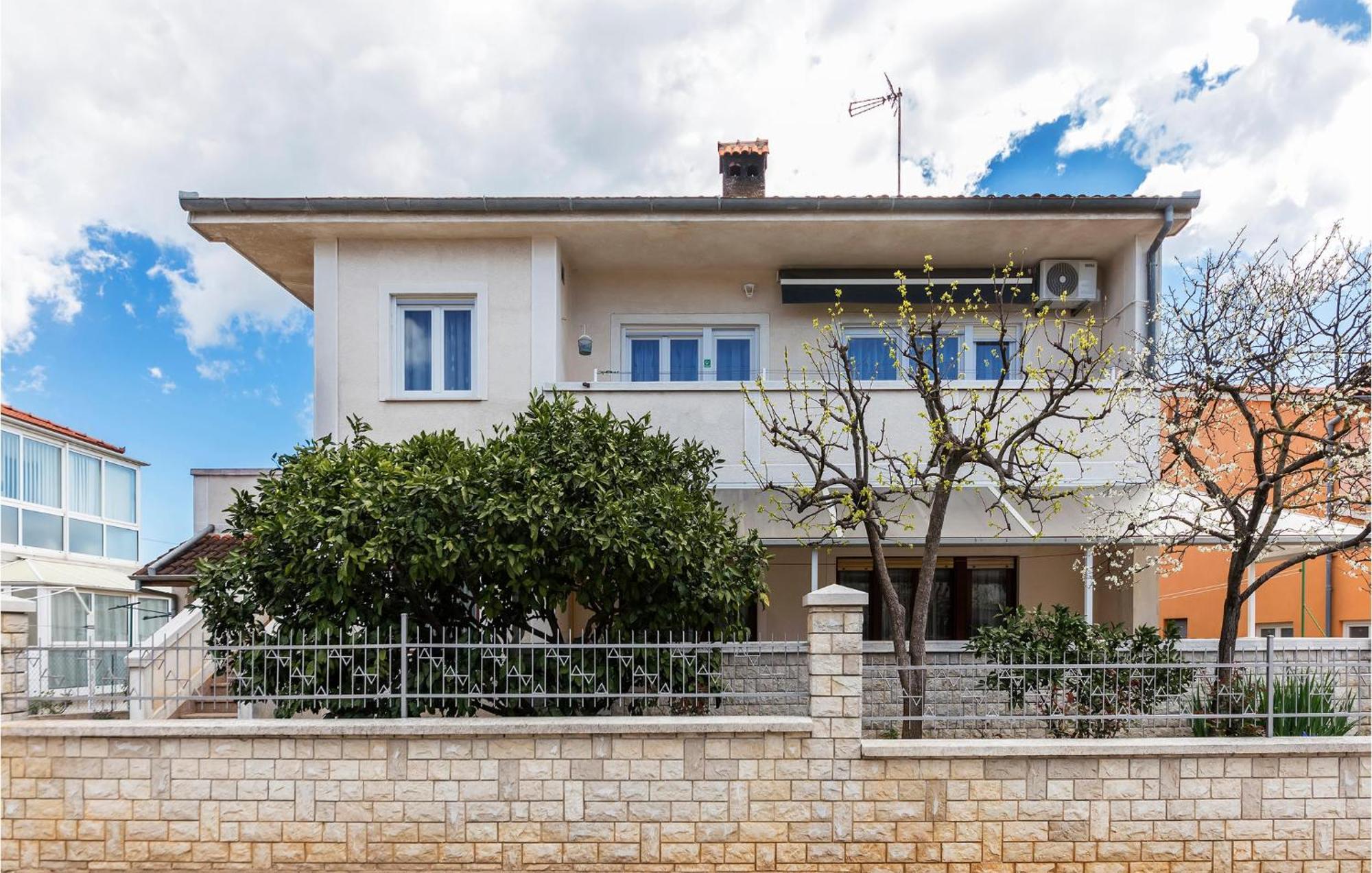 Apartment 3 Bedroom Awesome In *