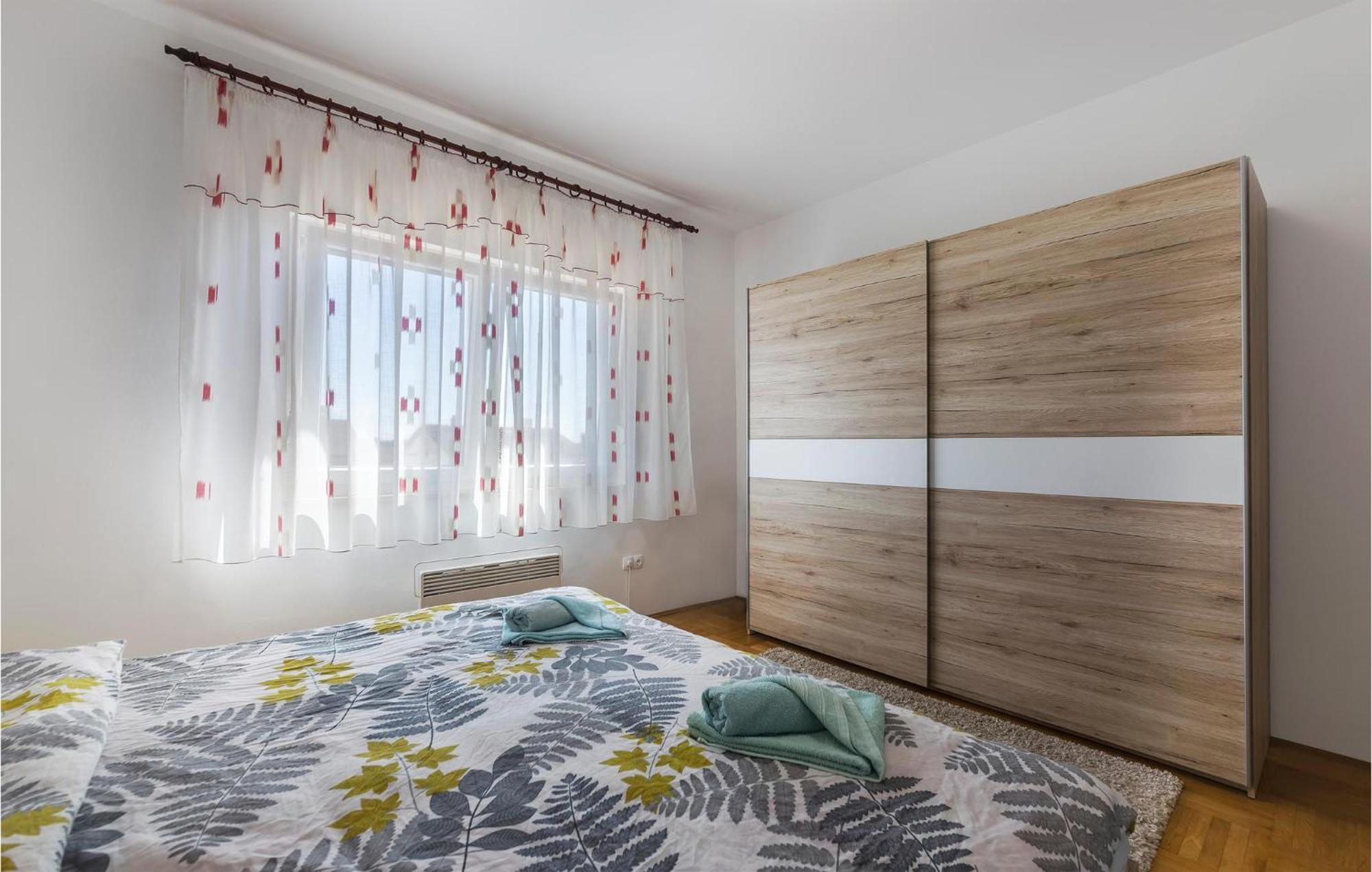 3 Bedroom Awesome In * Pula