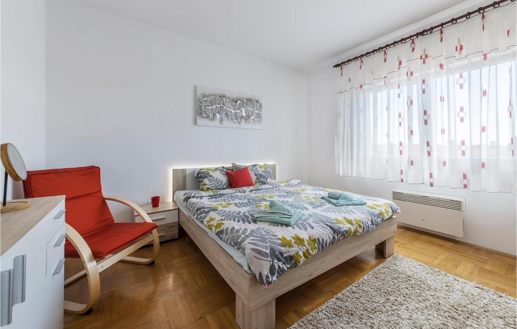 3 Bedroom Awesome In Pula